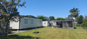 Bach Camp - Cooks Beach Bach